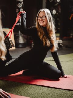 Stärke ist mehr als Muskelkraft.
Sie ist Haltung, Disziplin und der Wille, jeden Tag besser zu werden. ✨

#fitness #fitnessmotivation #gym #training #fitfam