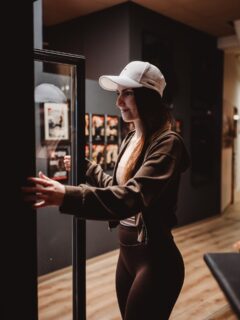 Training done. Jetzt kommt der verdiente Moment. ✨

Leistung im Gym.
Entspannung danach.
Balance ist der wahre Fortschritt.

#fitnesslifestyle #gymvibes #postworkout #fitnessmotivation #fitlife